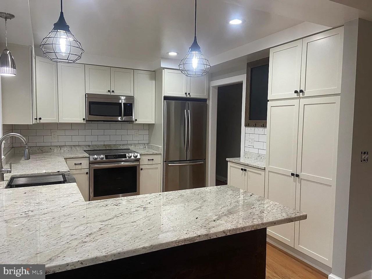 2300 Division Ave - Photo 4 of 30