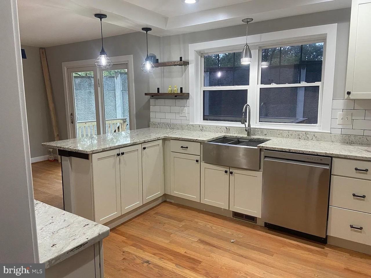 2300 Division Ave - Photo 5 of 30