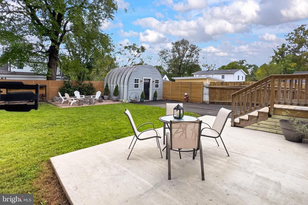 6709 Jefferson Ave - Photo 2 of 50