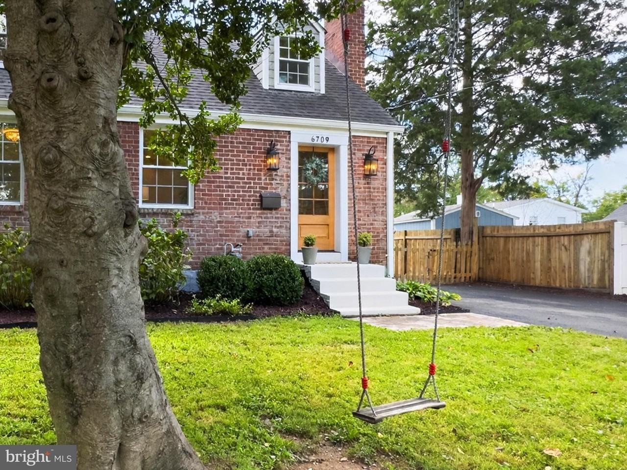 6709 Jefferson Ave - Photo 3 of 50