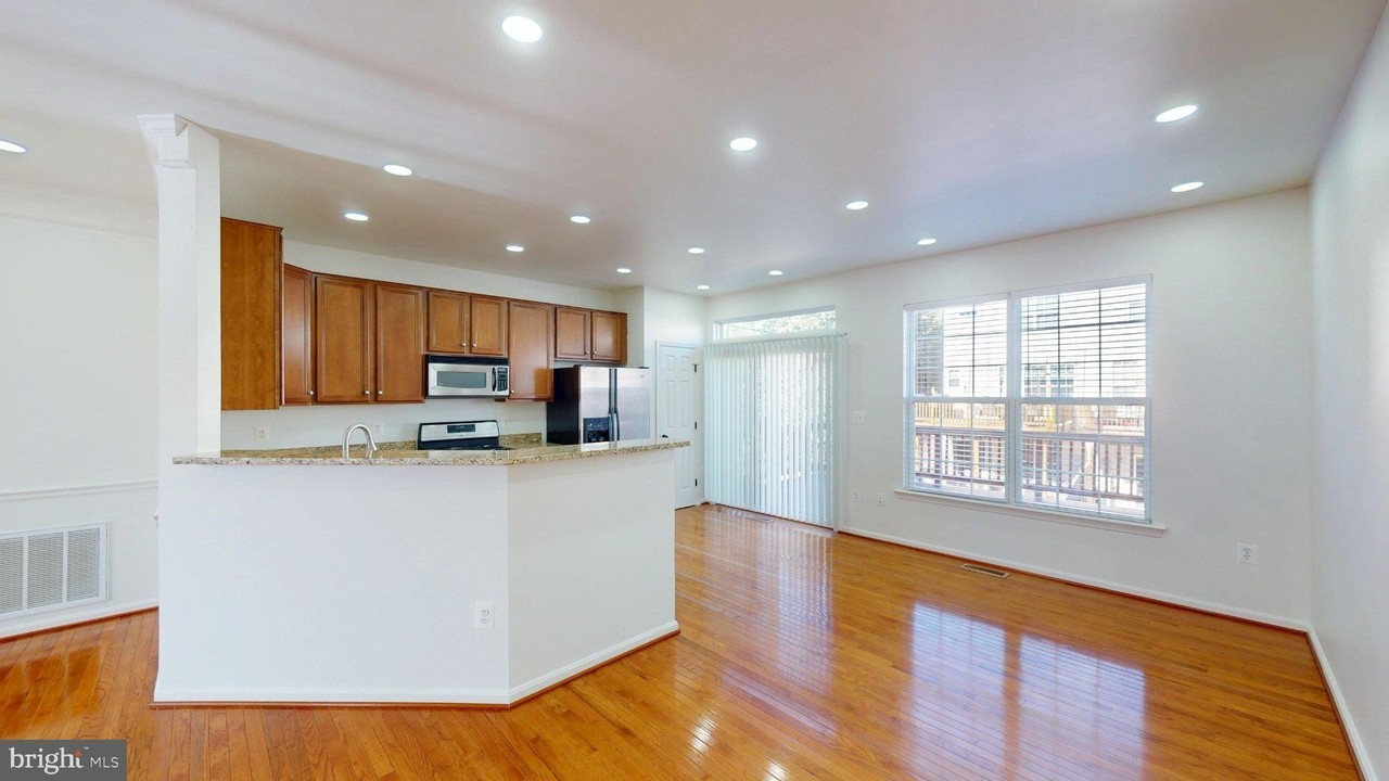 502 Legrace Ter Ne - Photo 5 of 24