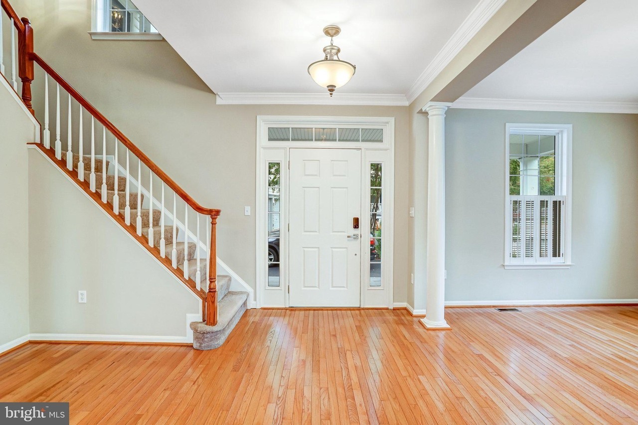 20391 Tilberg St - Photo 4 of 50
