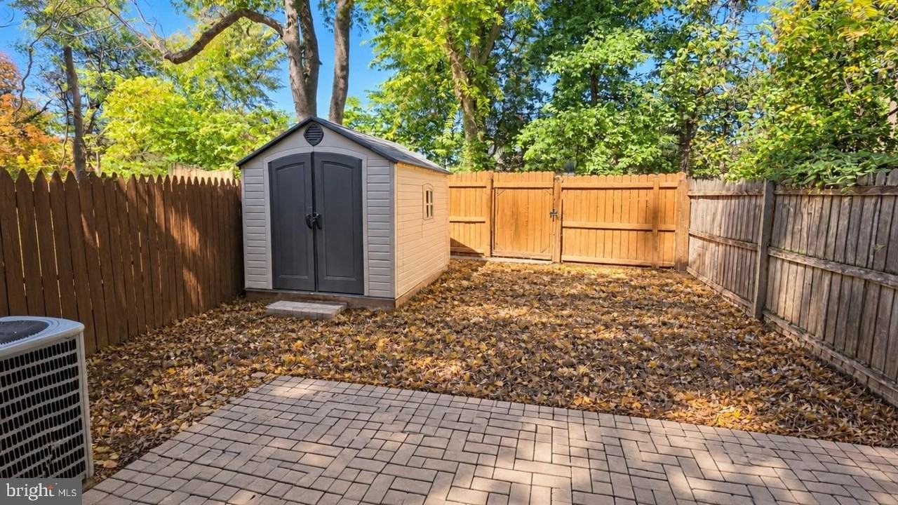 185 Meadows Ln Ne - Photo 4 of 21