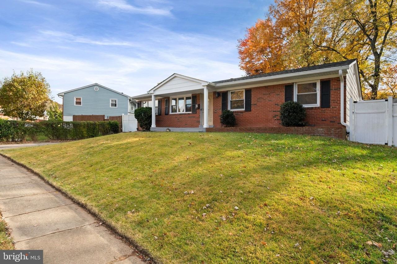 4421 Kenwood Dr - Photo 2 of 37