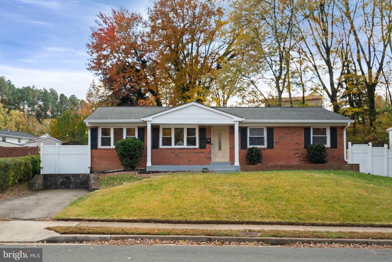 4421 Kenwood Dr - Photo 4 of 37