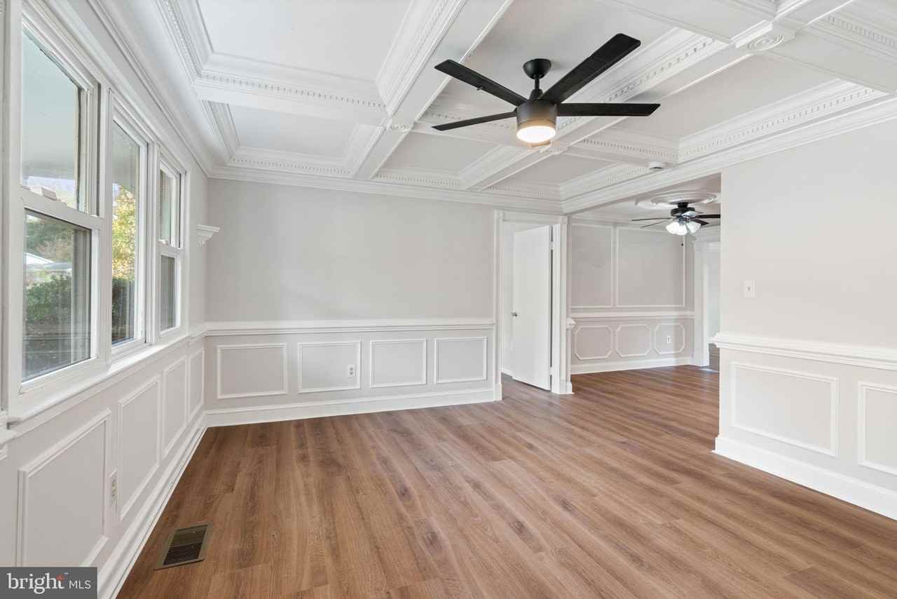 4421 Kenwood Dr - Photo 6 of 37