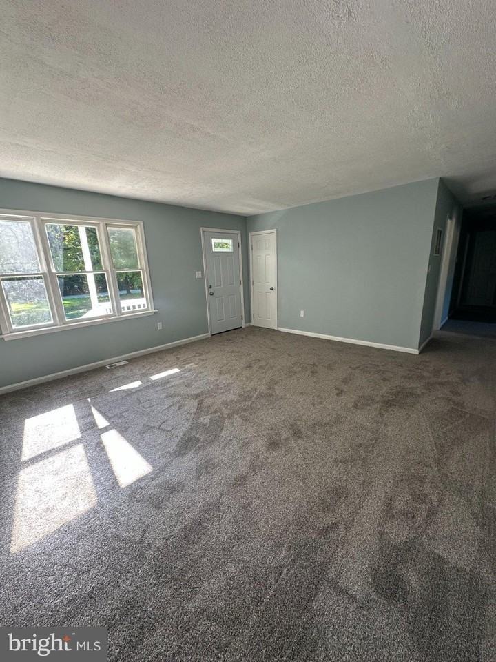 232 Shirley Ln - Photo 2 of 11