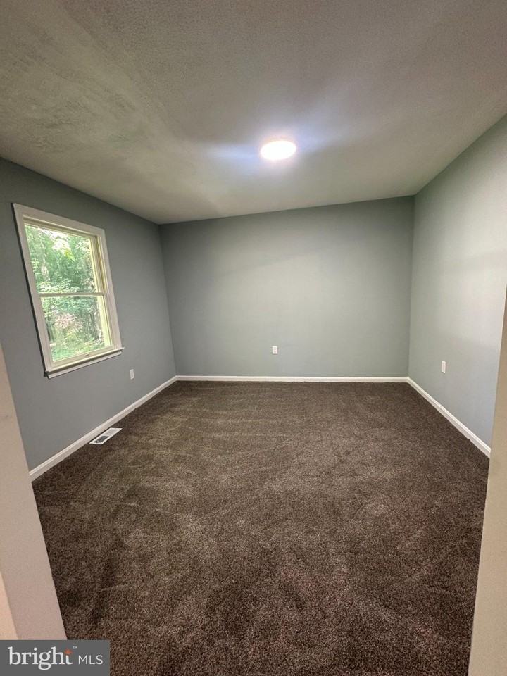 232 Shirley Ln - Photo 4 of 11