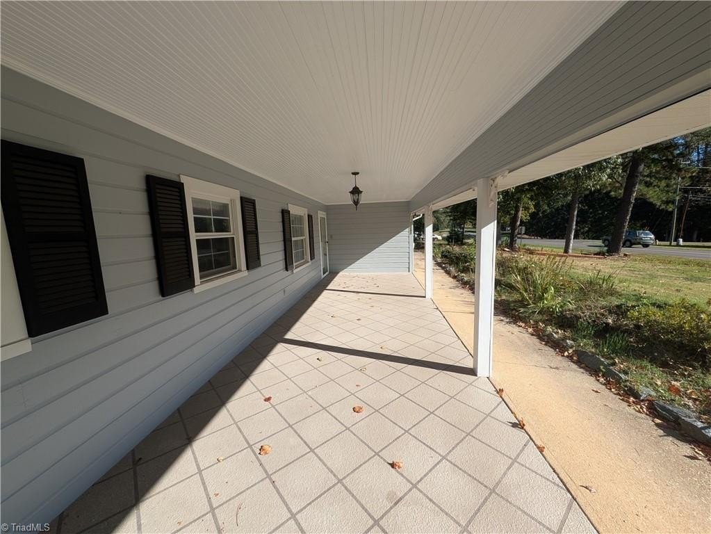 1281 N Main St - Photo 3 of 26