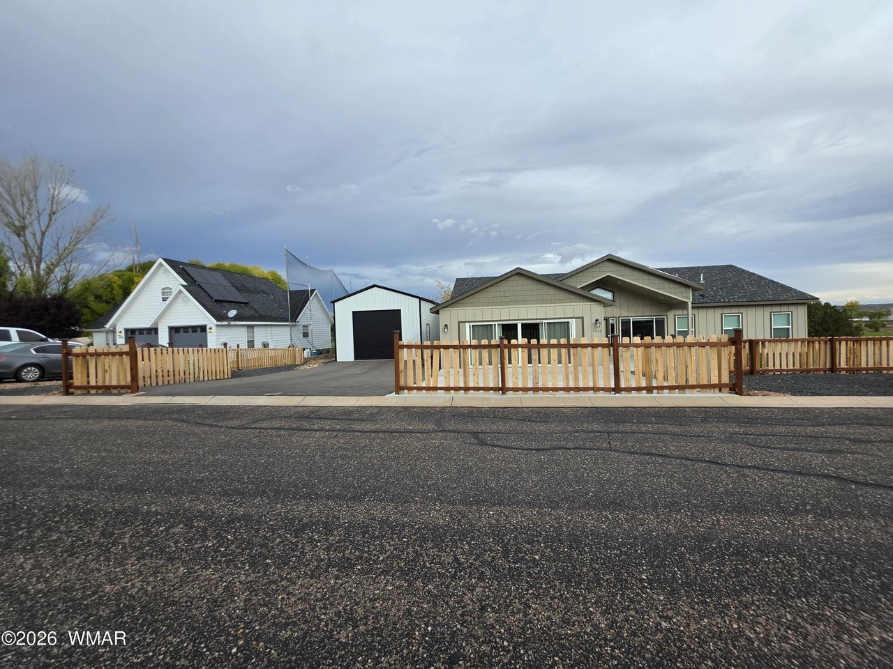 2512 W Northview Rd - Photo 3 of 35