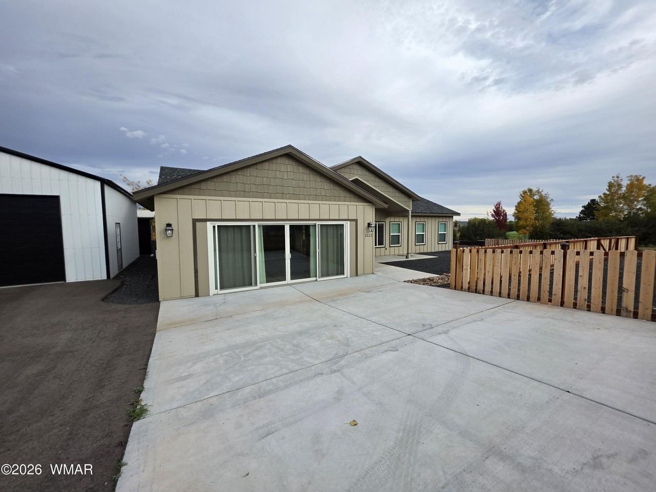 2512 W Northview Rd - Photo 4 of 35