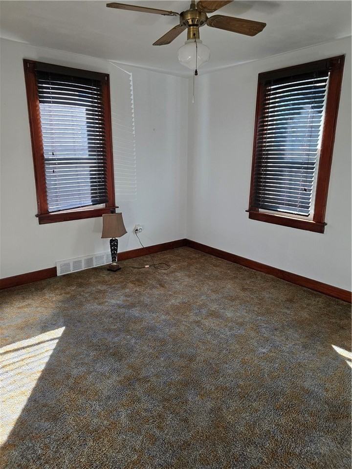 947 Hazel Ave - Photo 7 of 23