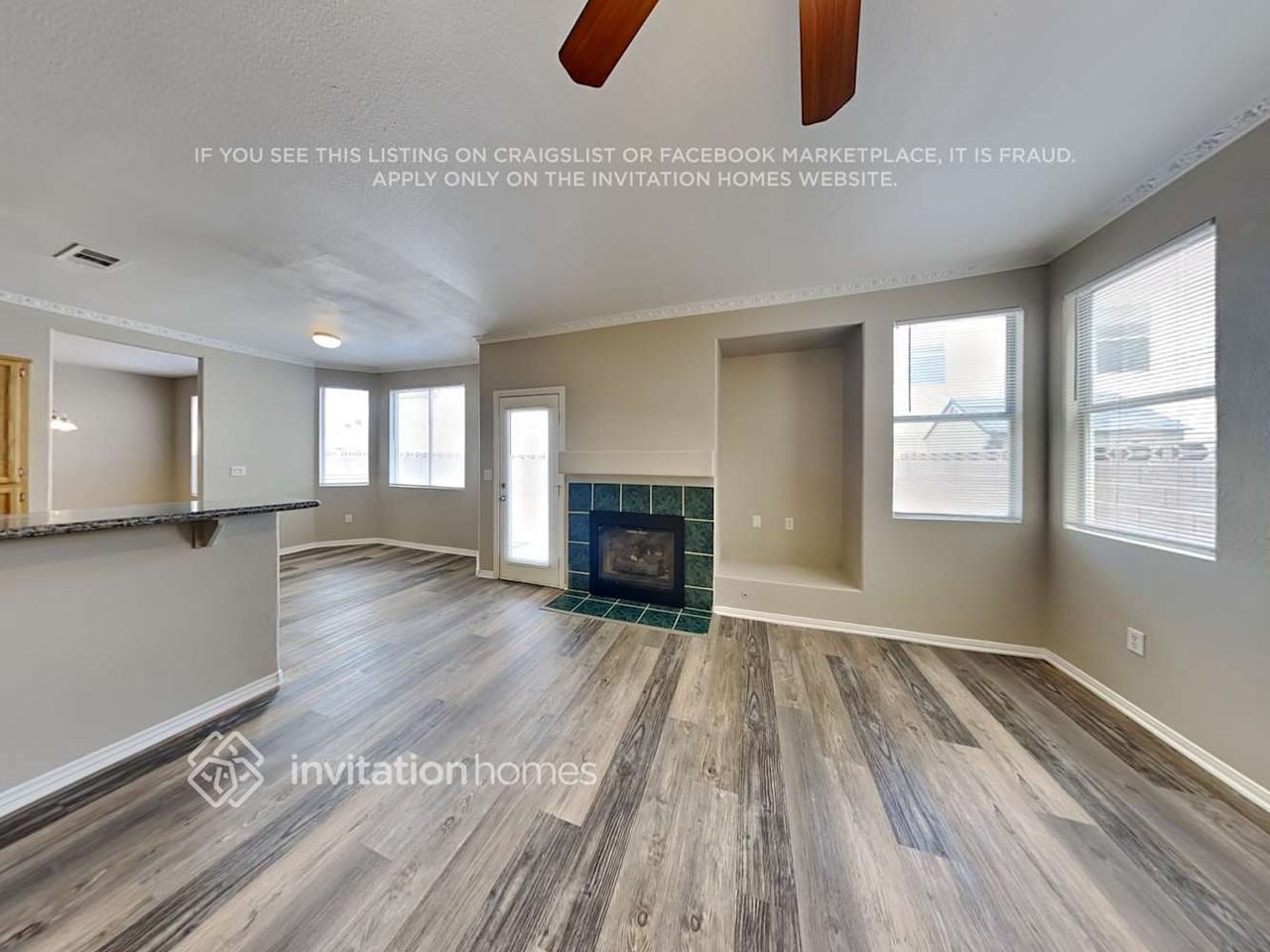 1004 Padre Island St - Photo 4 of 25