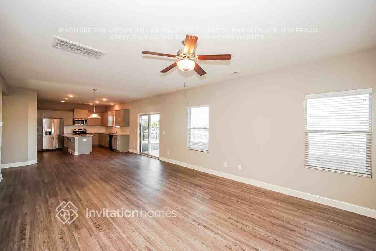 5377 Roberta Crossing Dr - Photo 6 of 18