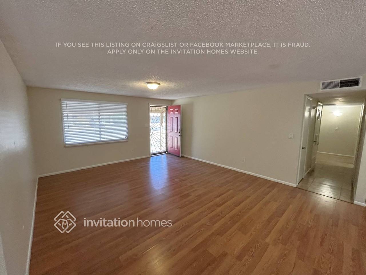 3831 E Surrey Ave - Photo 3 of 18