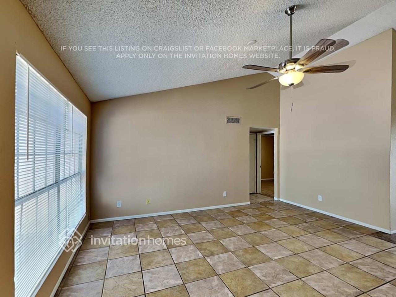 4626 N 87th Ave - Photo 5 of 18