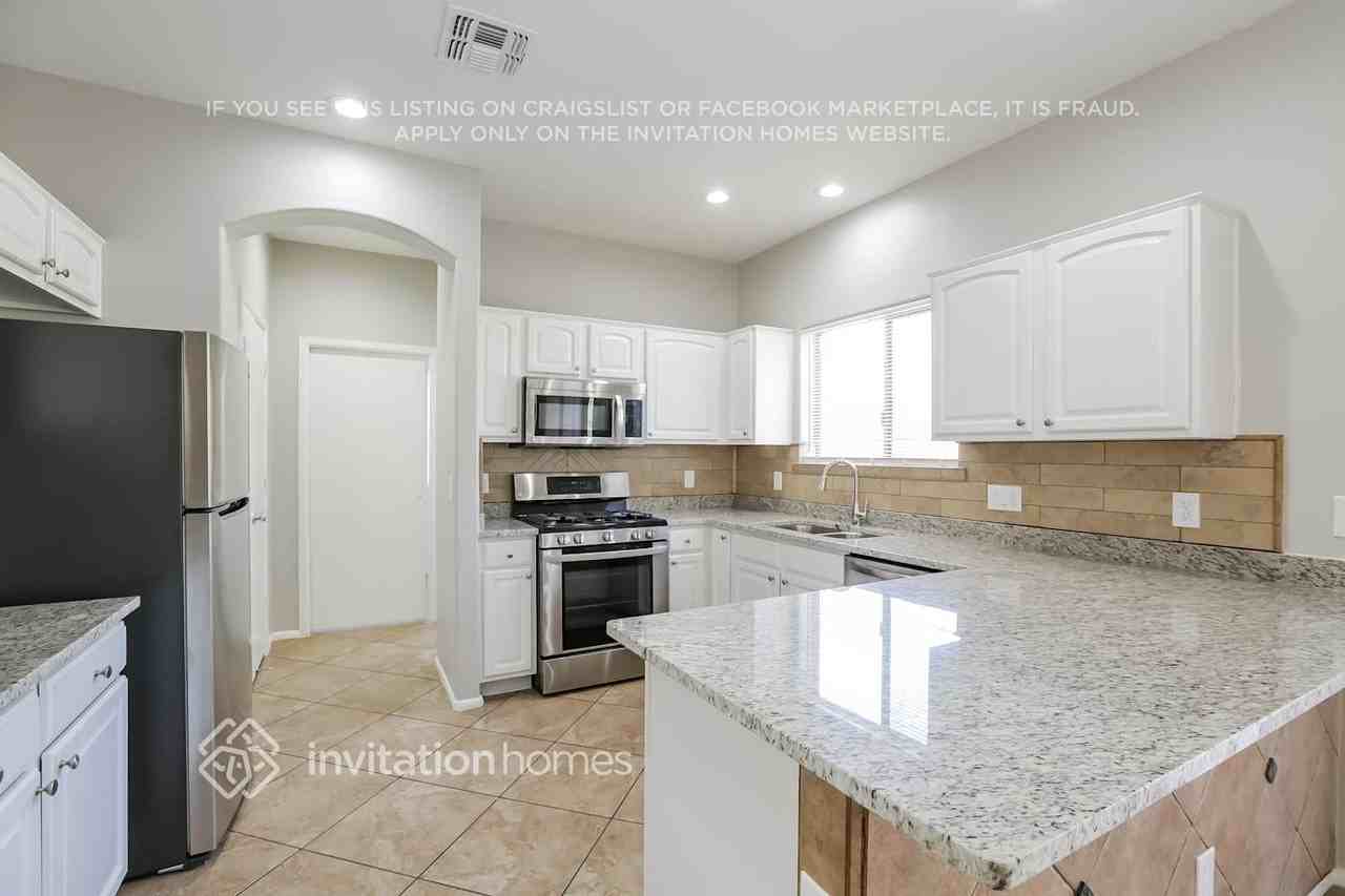 2920 W Keim Dr - Photo 6 of 16