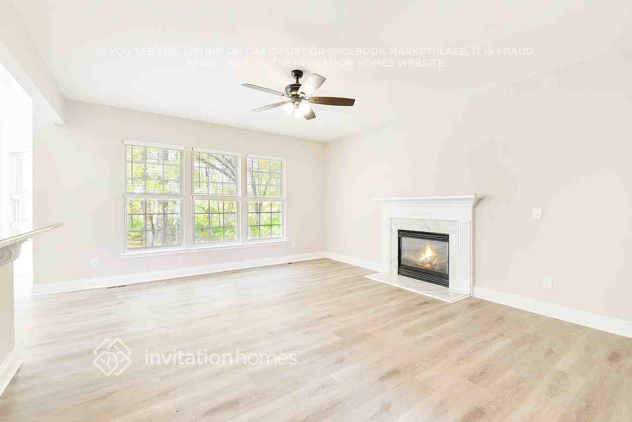 4729 Buckminister Ct - Photo 4 of 27