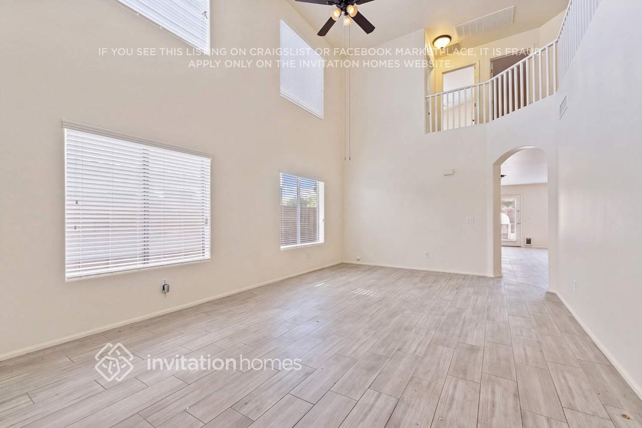 41166 W Sanders Way - Photo 2 of 17