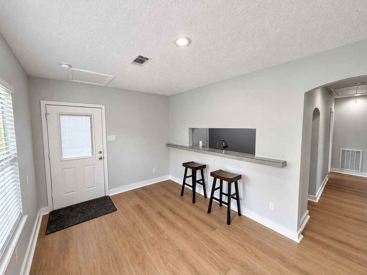 1313 Pearson St - Photo 2 of 21