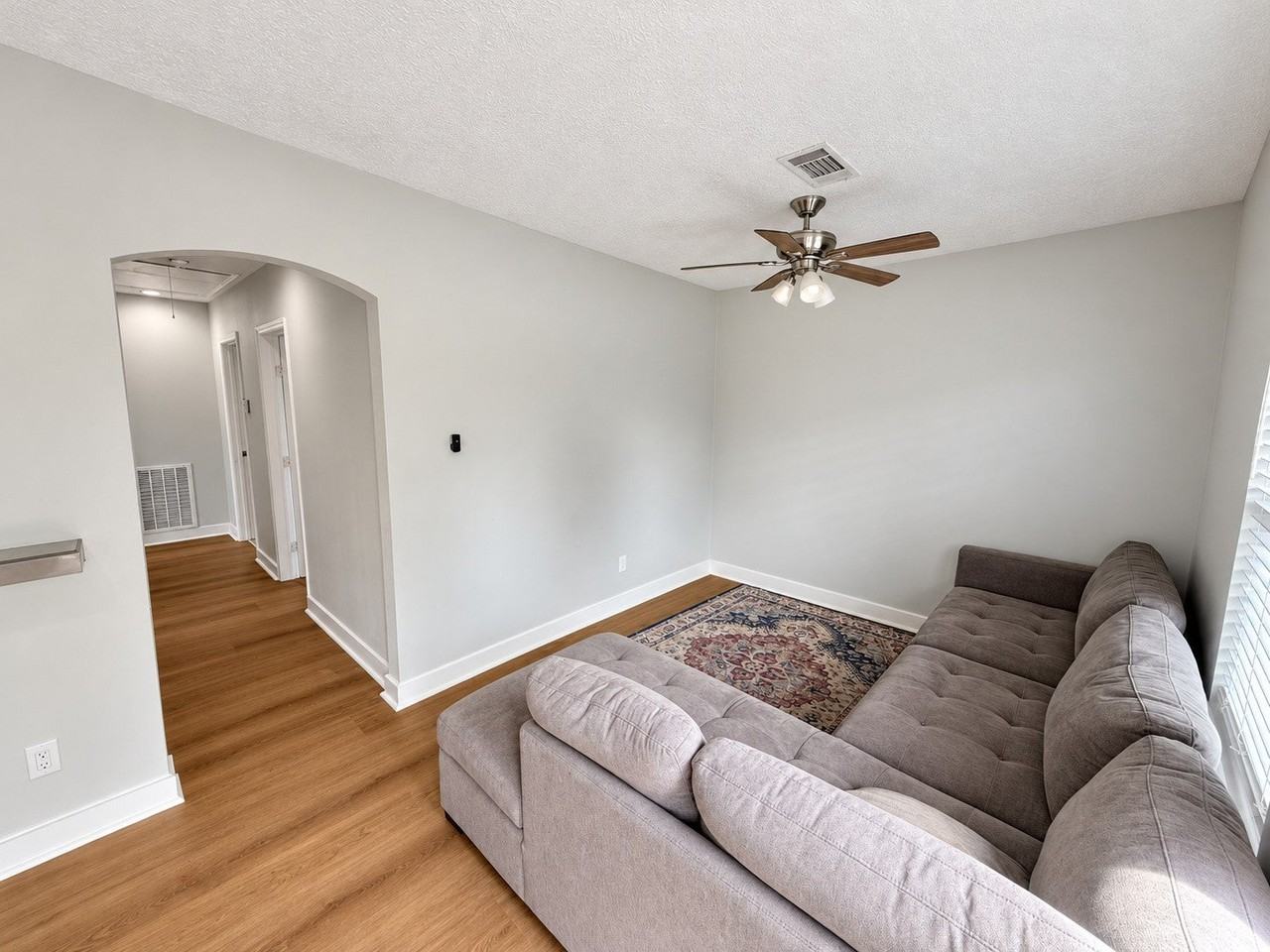1313 Pearson St - Photo 5 of 21