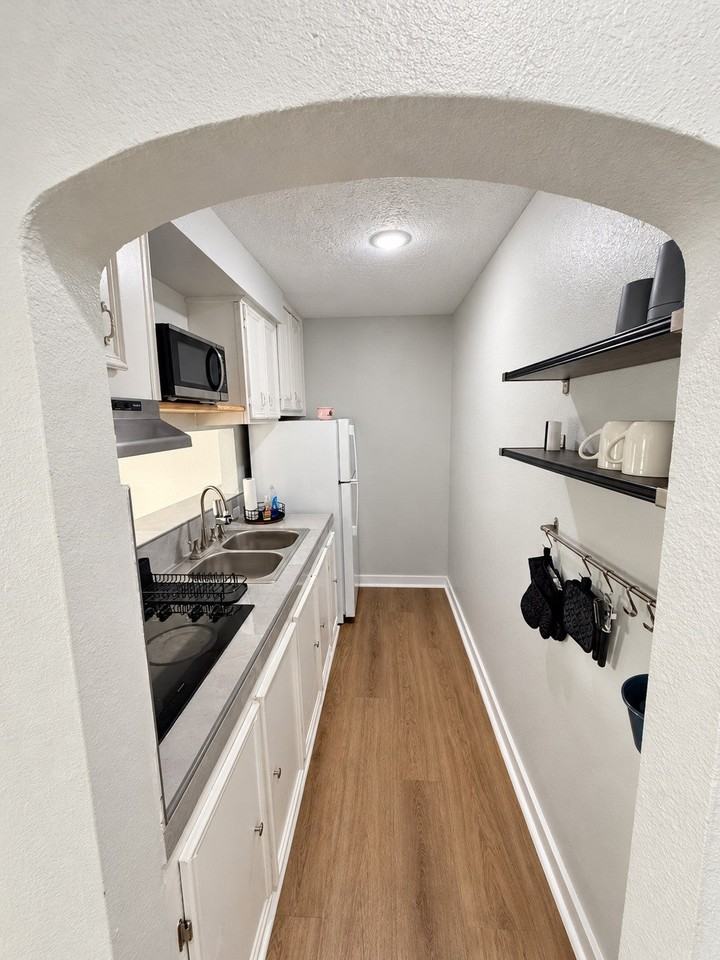 1313 Pearson St - Photo 6 of 21