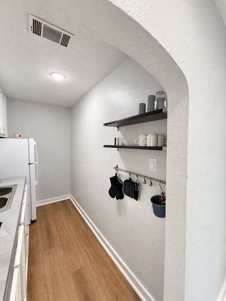 1313 Pearson St - Photo 7 of 21