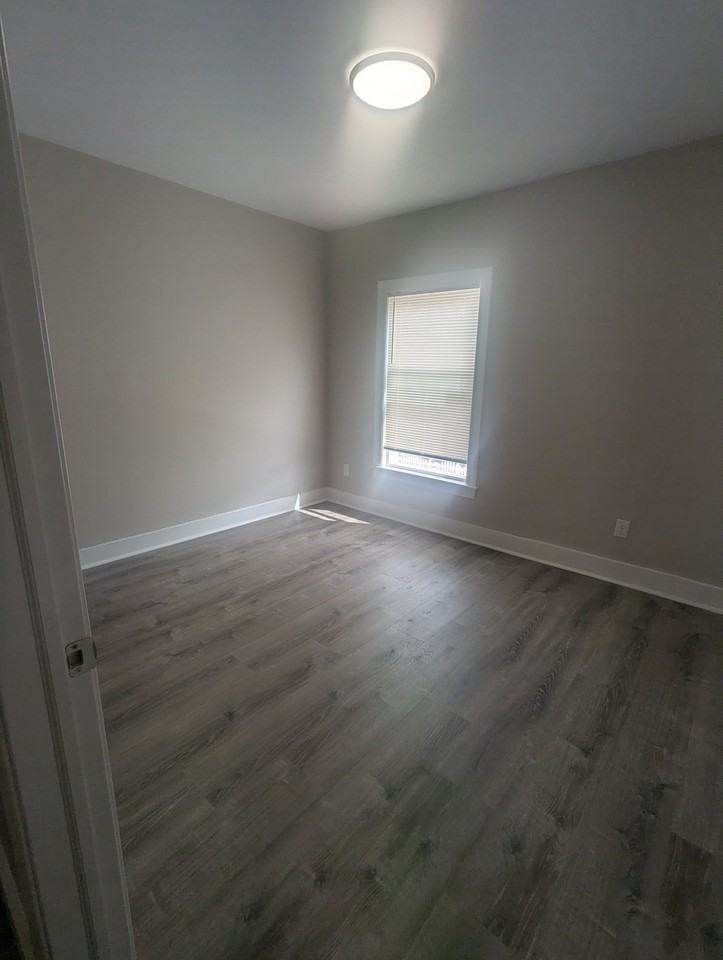 365 Shirley St - Photo 5 of 7