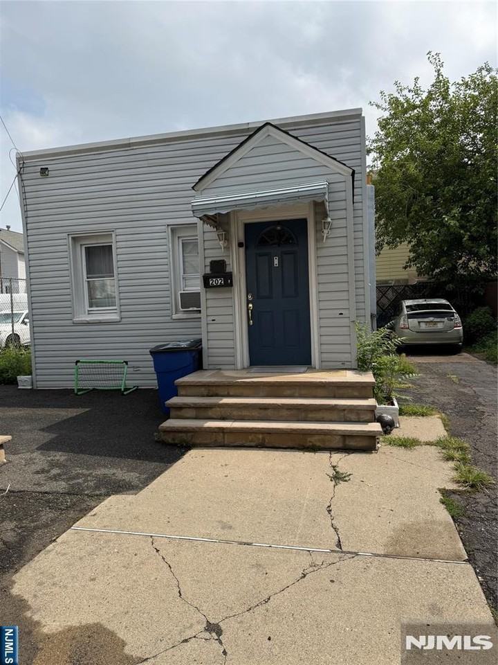 202 Midland Ave