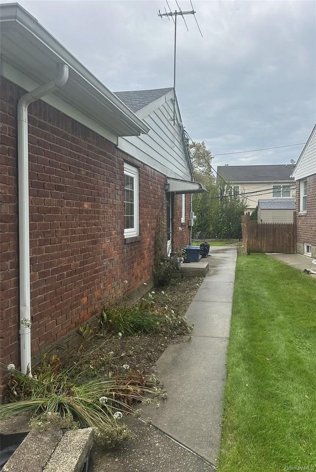 109 Elm Ln - Photo 5 of 8