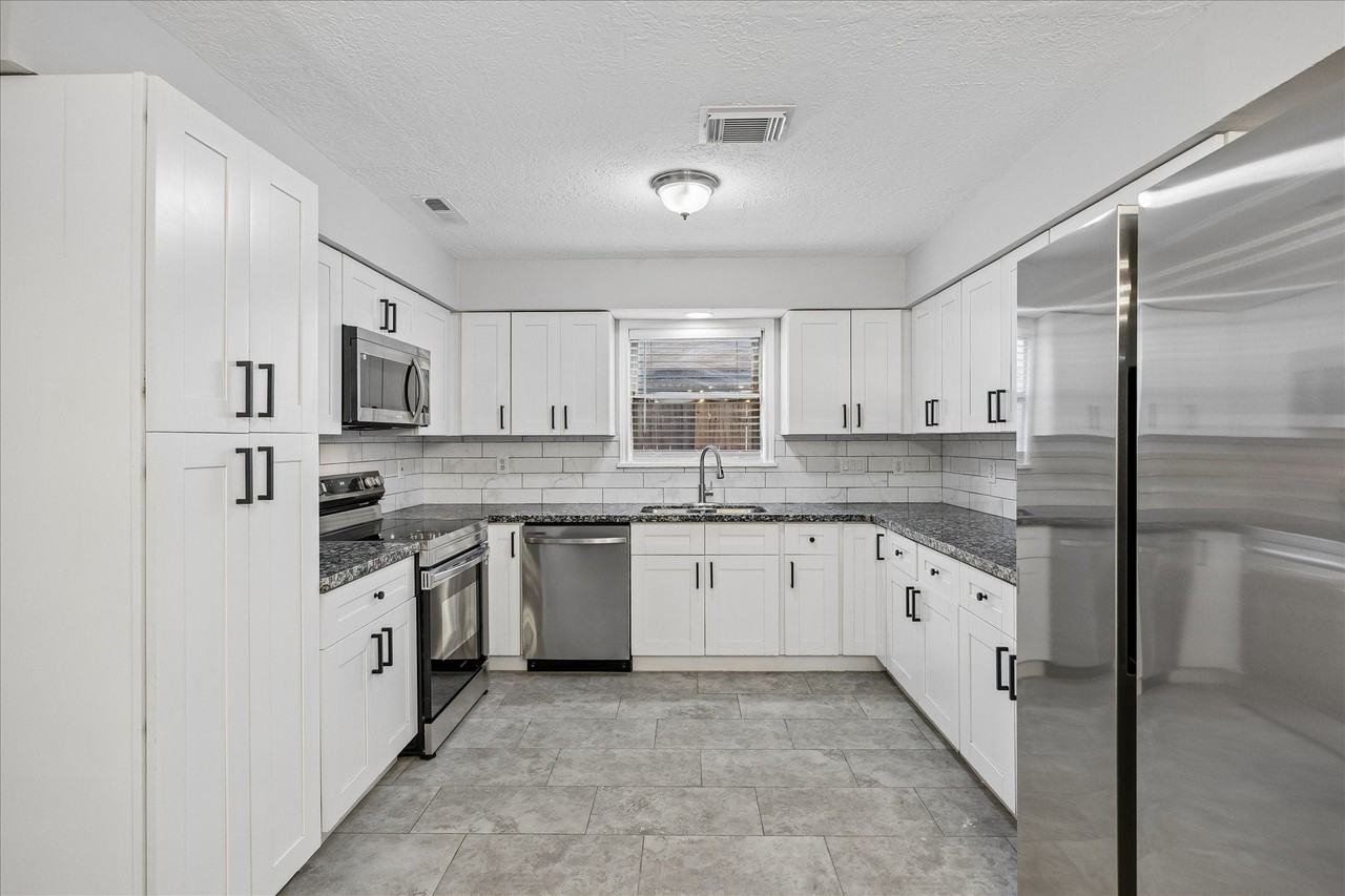2109 Harper Dr - Photo 2 of 21