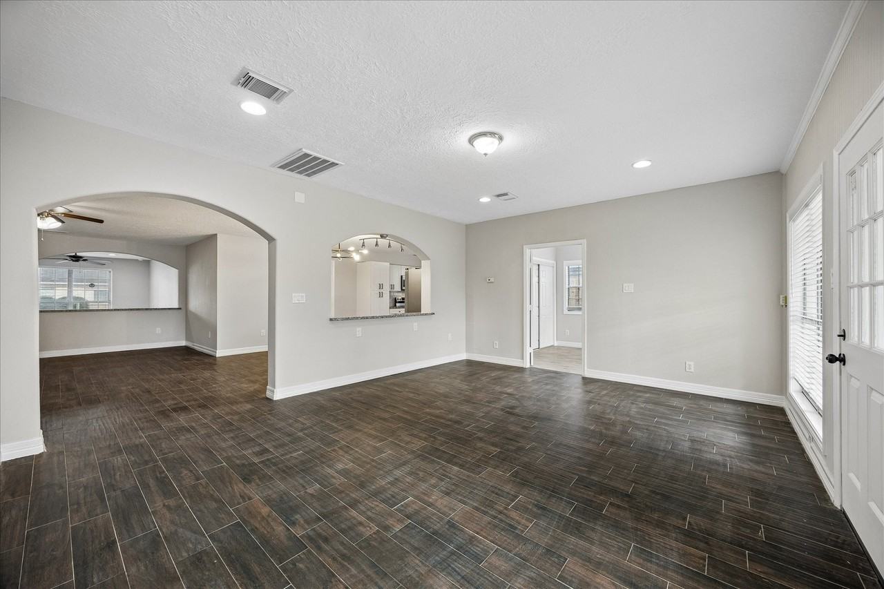 2109 Harper Dr - Photo 3 of 21