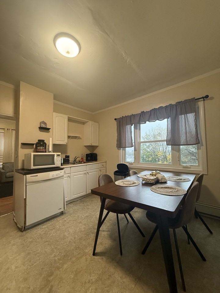 100 Bellingham Ave - Photo 3 of 11