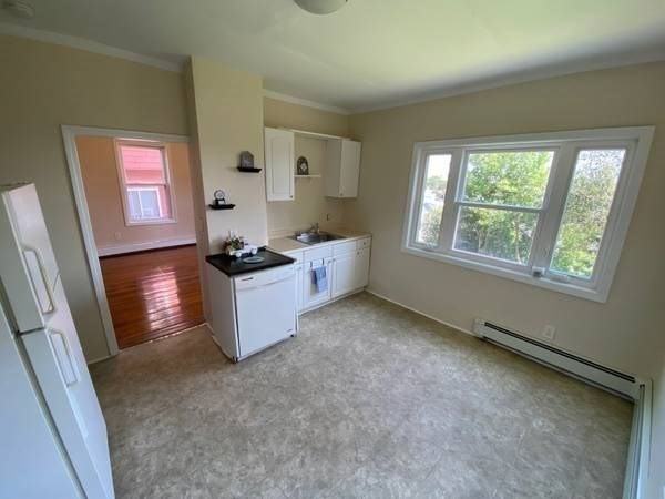 100 Bellingham Ave - Photo 6 of 11