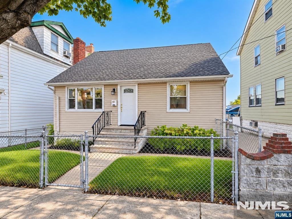 310 Devon St - Photo 3 of 31