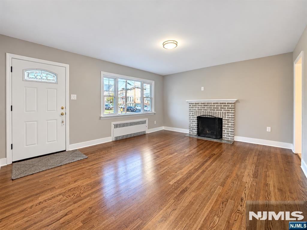 310 Devon St - Photo 6 of 31