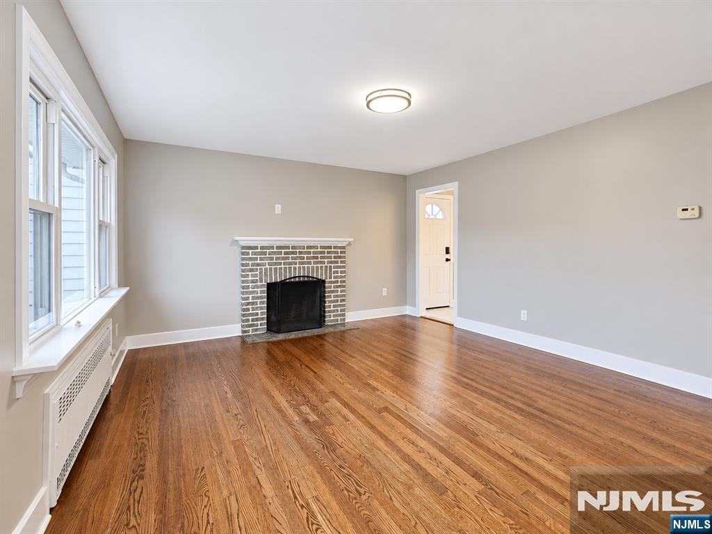 310 Devon St - Photo 7 of 31