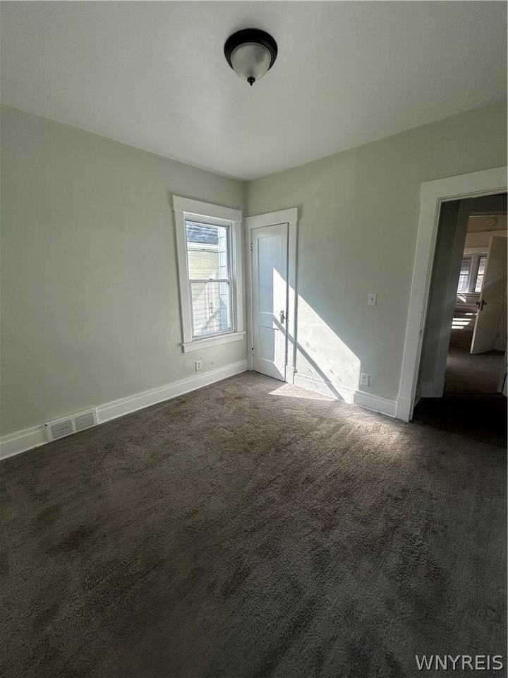 515 Ontario St - Photo 5 of 10