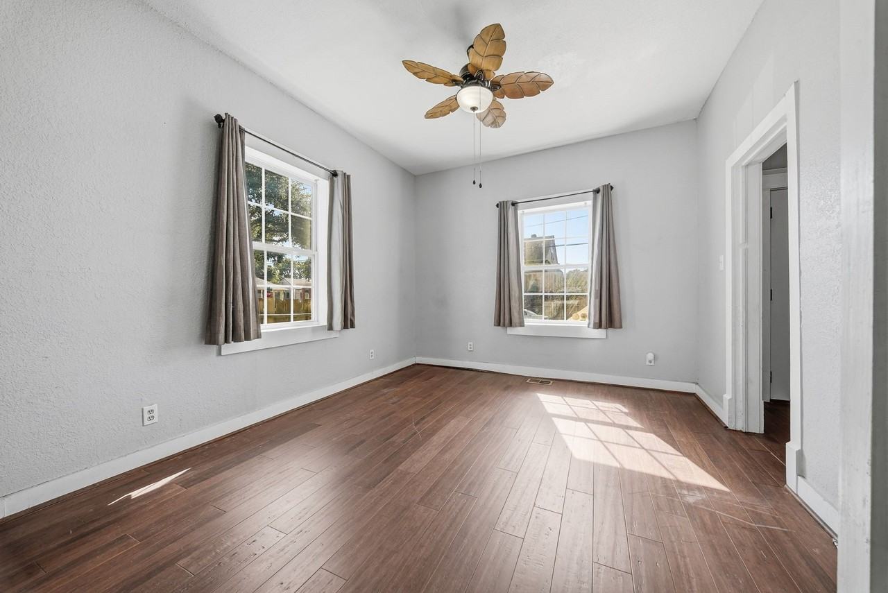 2914 Avenue L - Photo 3 of 19