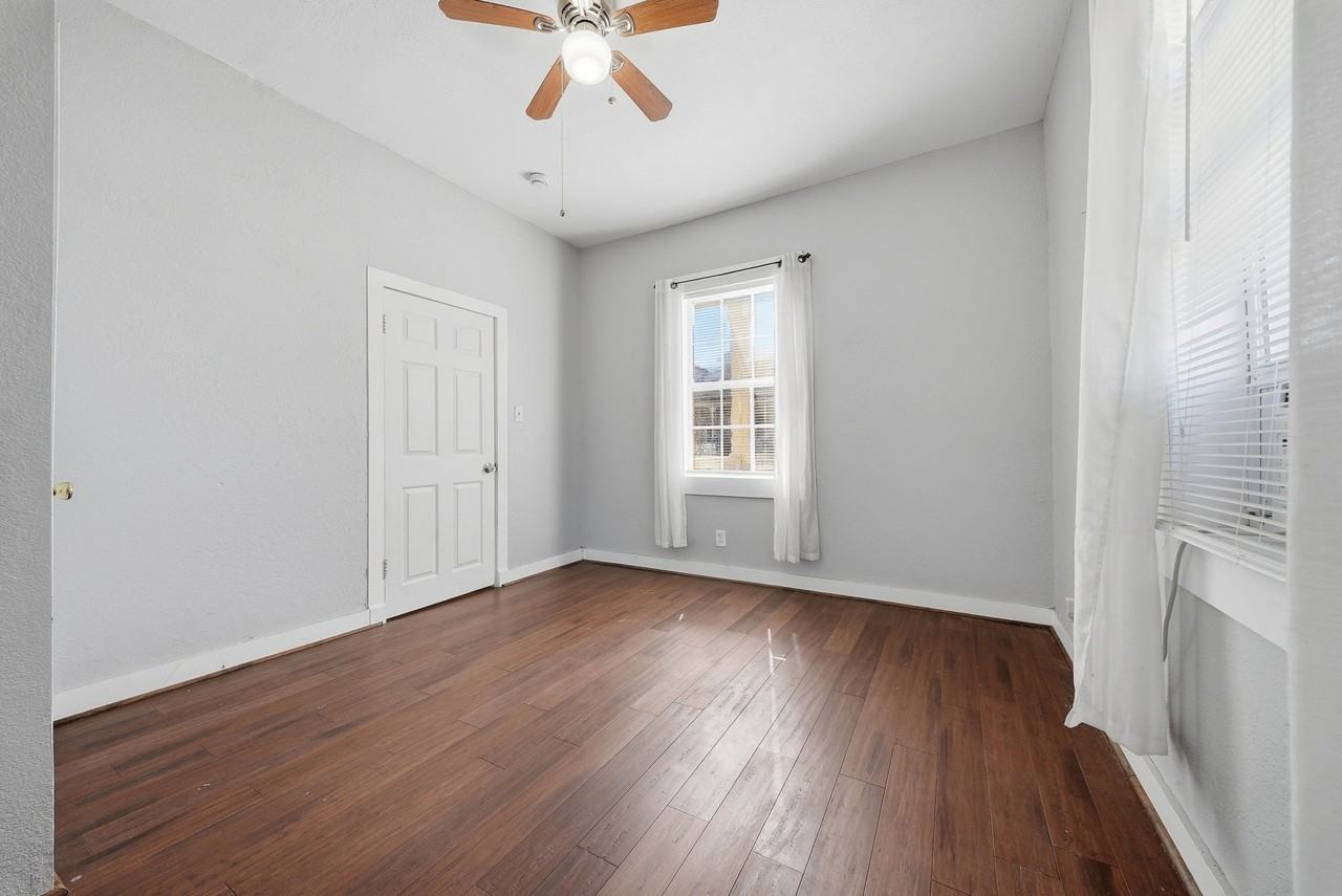 2914 Avenue L - Photo 6 of 19