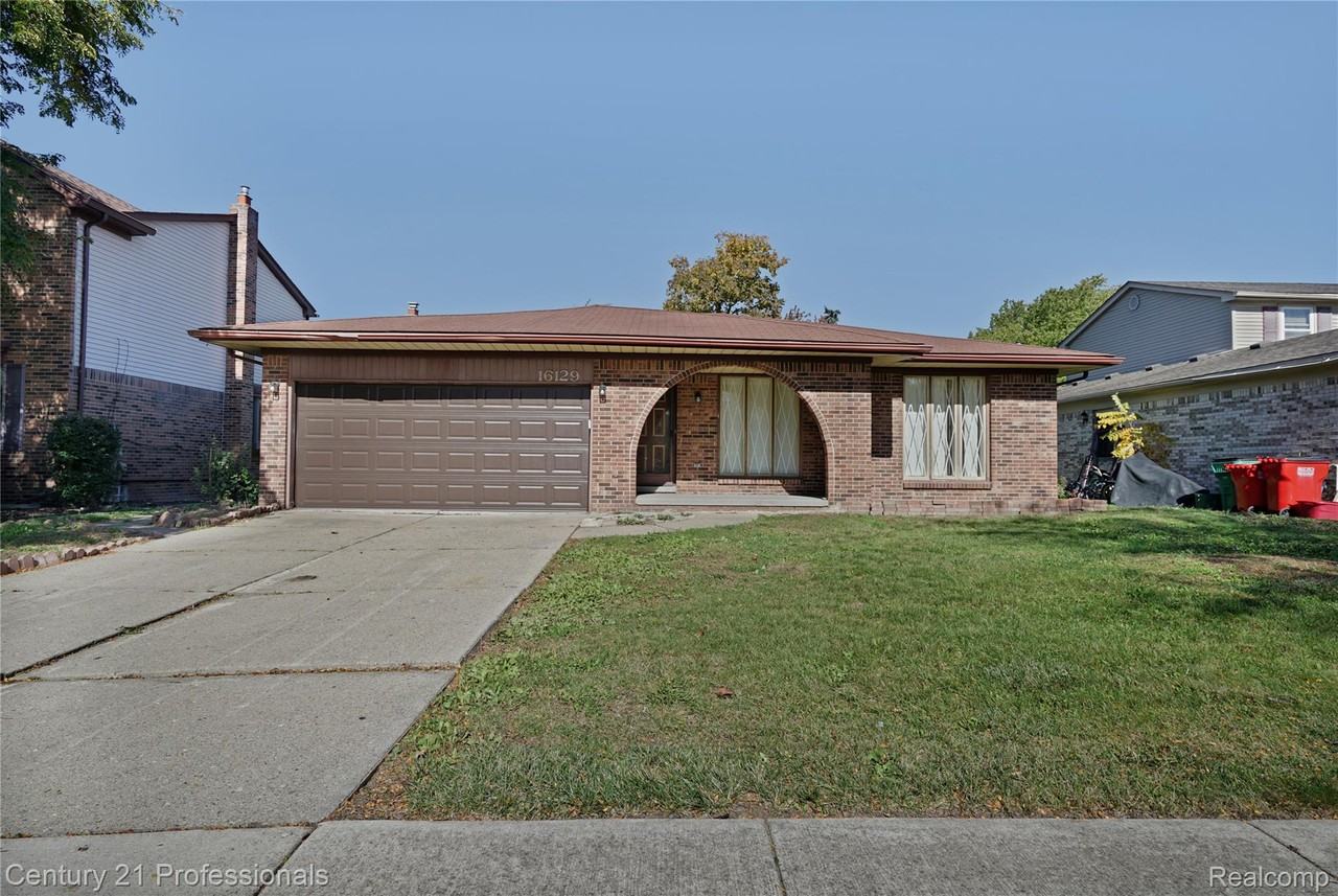 16129 Cambell Dr - Photo 2 of 35