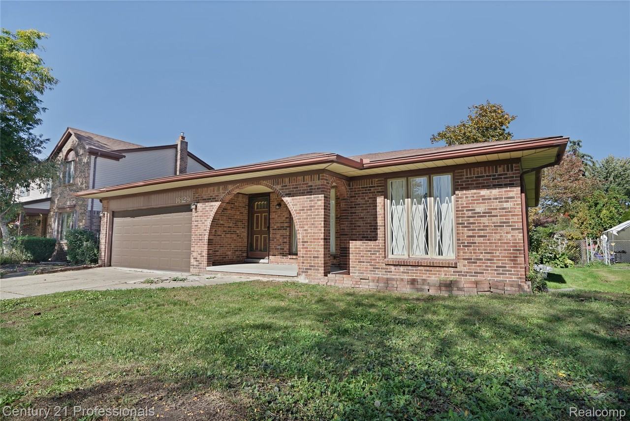 16129 Cambell Dr - Photo 5 of 35