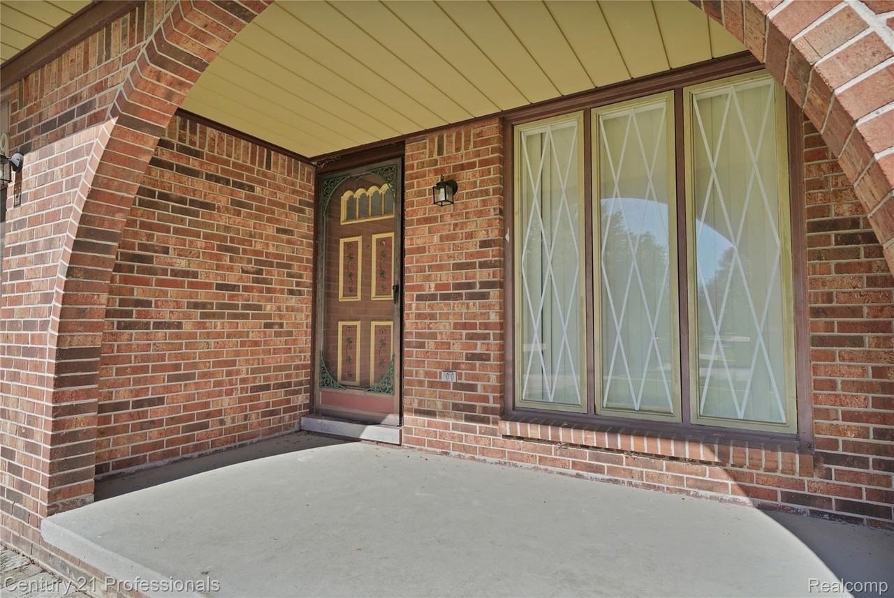 16129 Cambell Dr - Photo 6 of 35