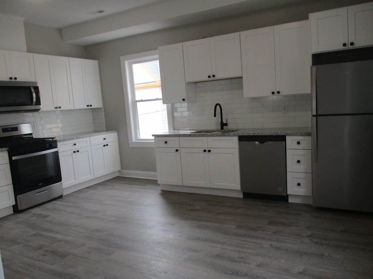 44 Locust St - Photo 4 of 21