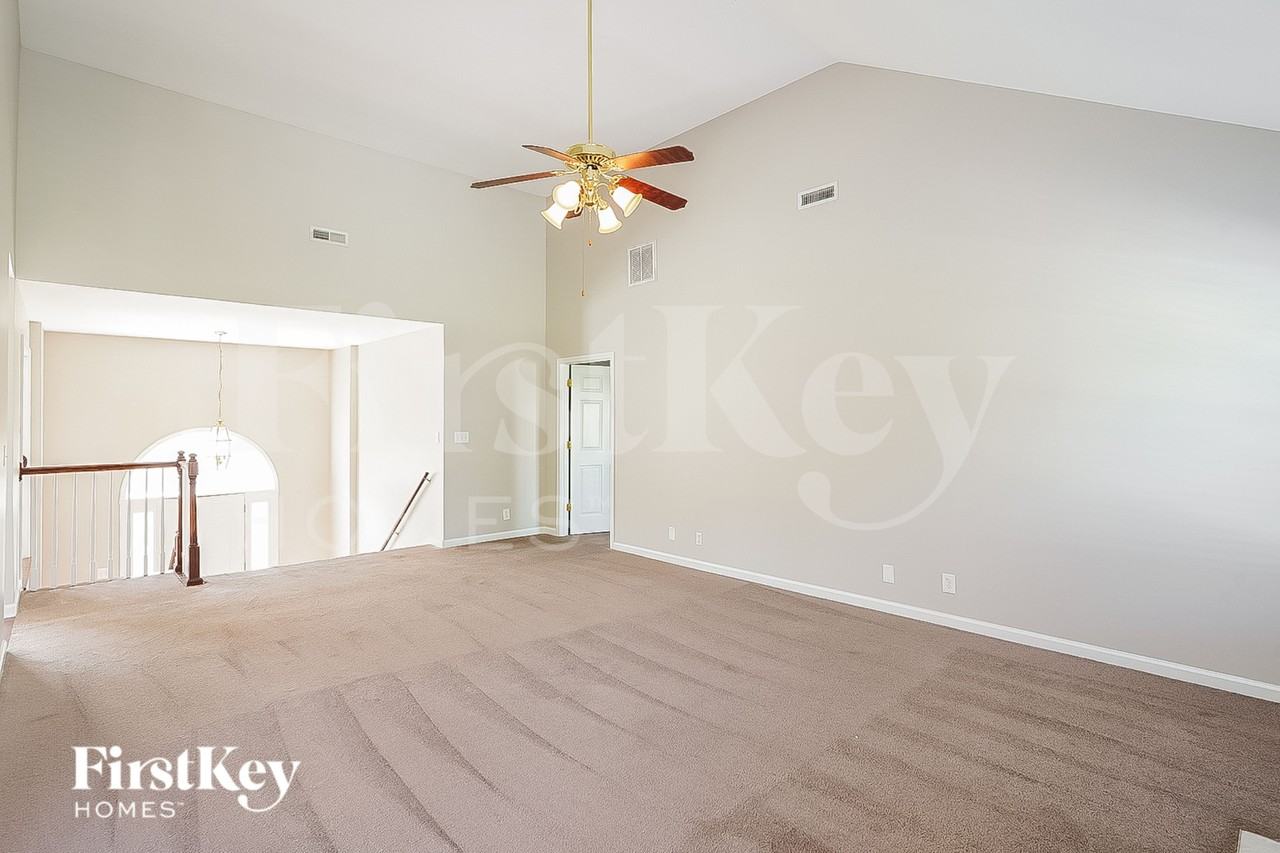3426 N Henderson Way - Photo 2 of 15