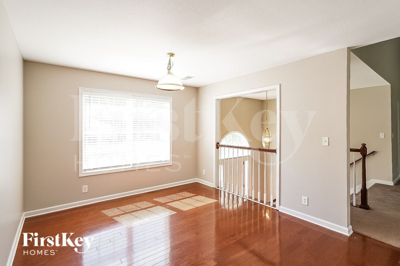 3426 N Henderson Way - Photo 4 of 15