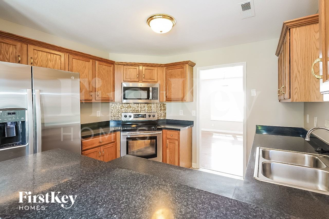 3426 N Henderson Way - Photo 6 of 15
