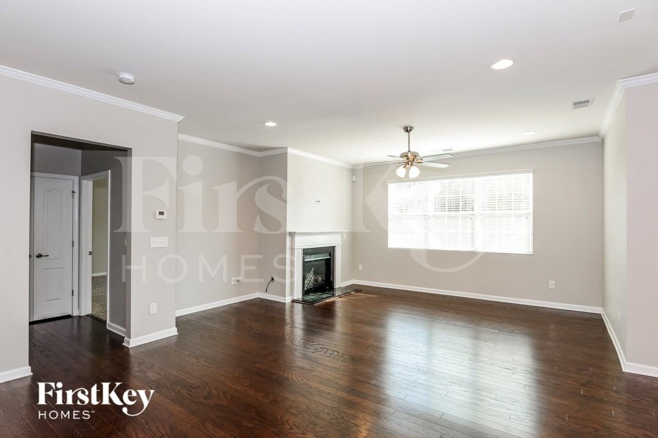 617 Gardenbrook Trl - Photo 3 of 15