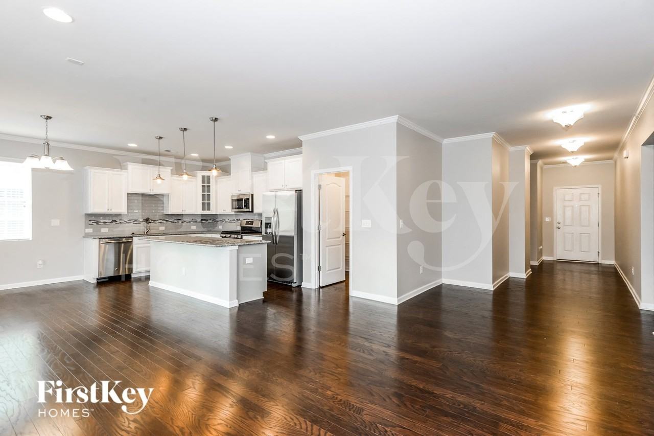 617 Gardenbrook Trl - Photo 4 of 15