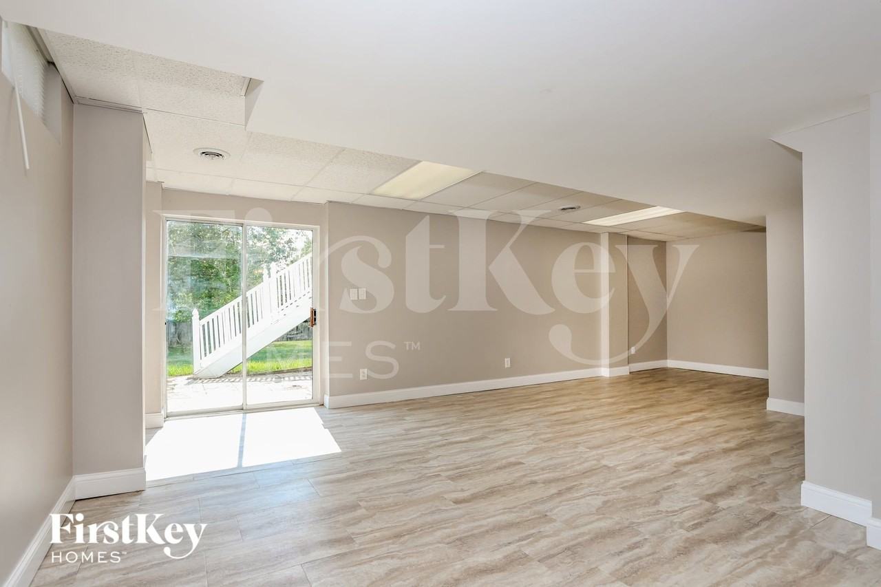 254 Royallsprings Pkwy - Photo 7 of 15